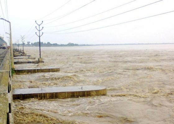 सप्तकोशी नदीमा जलवहाव उच्च :  कोशी ब्यारेजका ५० ढोका खोलिए