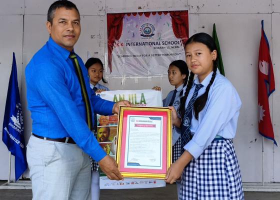 बाल कलाकार नमिक्षा विद्यालयद्वारा सम्मानित