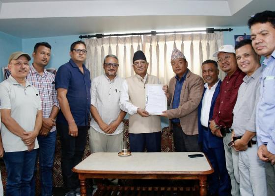 धरानका प्रमुख राजनीतिक दलले भेटे प्रचण्ड