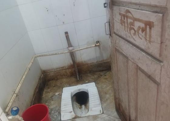 अस्पतालहरुमा महिनावारीमैत्री शौचालय कहिले  बन्छन ?