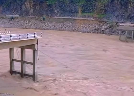 फोक्सिङटार र बङ्शिलाघाटमा अस्थायी बेलिब्रिजको काम सुरु फोक्सिङटार र बङ्शिलाघाटमा अस्थायी बेलिब्रिजको काम सुरु