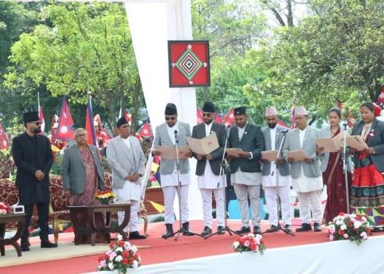 बालेनको नेतृत्वमा यस्तो बन्यो १५ सदस्यीय मन्त्रिपरिषद्, देशको अर्थतन्त्र सुधार्ने जिम्मा अर्थशास्त्री डा वाग्लेलाई 