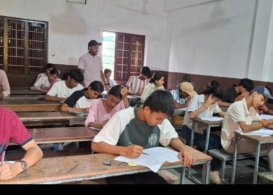 विद्यार्थीहरको रोजाइँमा  पोखरिया मावि