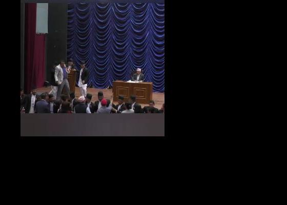 काेशी प्रदेश सभामा  पूर्व मुख्यमन्त्री  राजेन्द्र राईले रोस्ट्रममै पुगेर कब्जा गर्ने प्रयास 