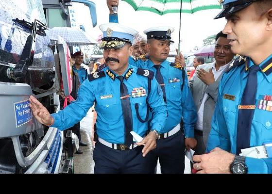 चाडपर्व लक्षित विशेष अभियान सञ्चालन गर्दै ट्राफिक प्रहरी