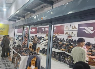 चाडपर्व नजिकिएसँगै धरानको बजारमा बढ्यो चहलपहल